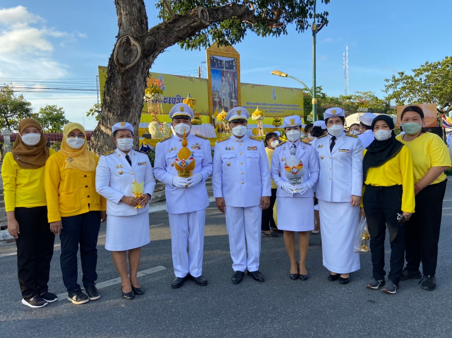 พช.ปัตตานี ร่วมพิธีถวายเครื่องราชสักการะ วางพานพุ่ม และพิธีถวายพระพรชัยมงคล เนื่องในโอกาสวันเฉลิมพระชนมพรรษา พระบาทสมเด็จพระเจ้าอยู่หัว 28 กรกฎาคม 2565