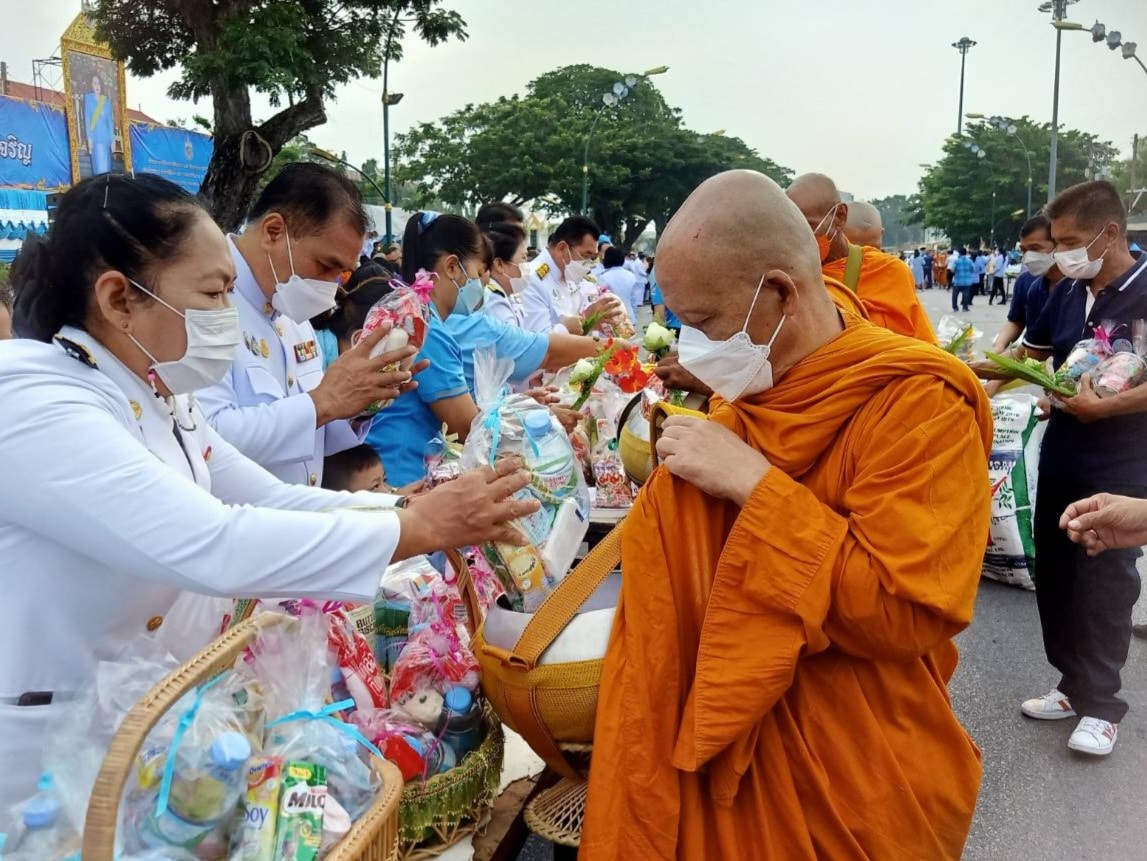 พช.ปัตตานี ร่วมพิธีทำบุญตักบาตรถวายเป็นพระราชกุศล – พิธีถวายราชสักการะและลงนามถวายพระพรสมเด็จพระนางเจ้าสิริกิติ์ พระบรมราชินีนาถ พระบรมราชชนนีพันปีหลวง เนื่องในโอกาสมหามงคลเฉลิมพระชนมพรรษา 90 พรรษา 12 สิงหาคม 2565