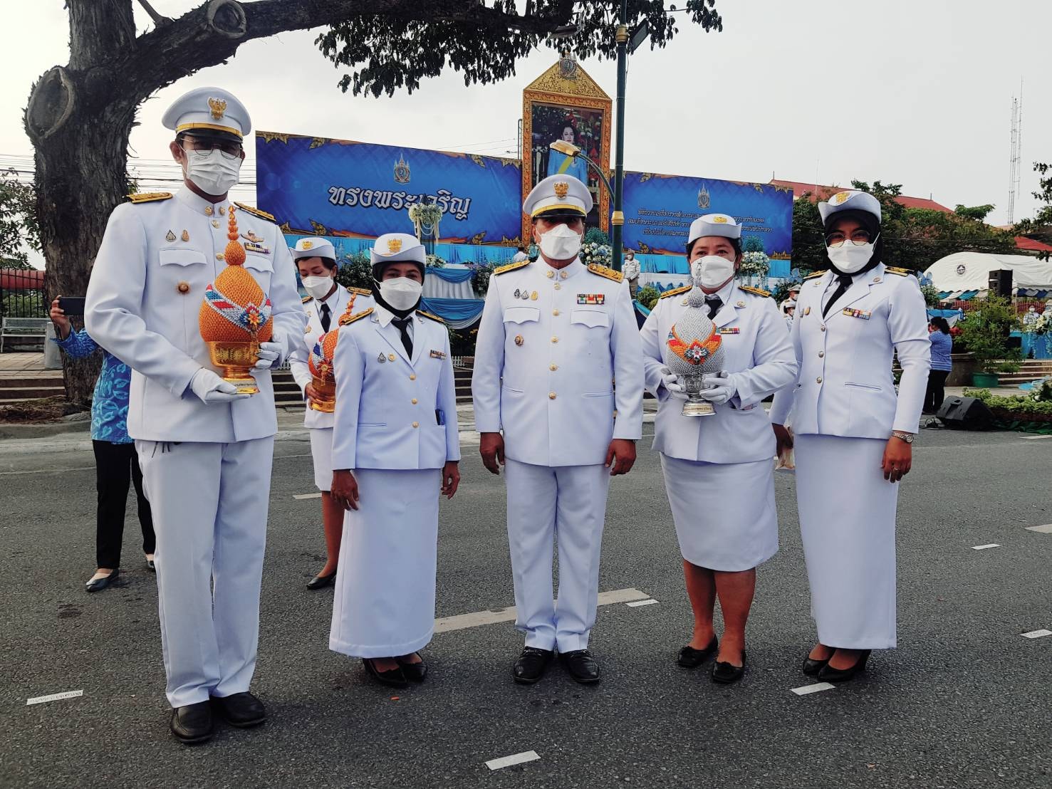 พช.ปัตตานี ร่วมพิธีทำบุญตักบาตรถวายเป็นพระราชกุศล – พิธีถวายราชสักการะและลงนามถวายพระพรสมเด็จพระนางเจ้าสิริกิติ์ พระบรมราชินีนาถ พระบรมราชชนนีพันปีหลวง เนื่องในโอกาสมหามงคลเฉลิมพระชนมพรรษา 90 พรรษา 12 สิงหาคม 2565