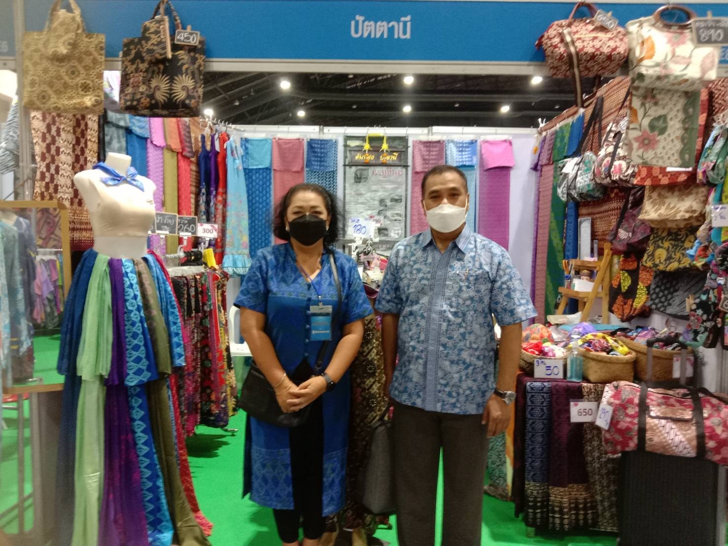 ยิ่งใหญ่ อลังการ! พช.ปัตตานี ร่วมพิธีเปิดงาน “ศิลปาชีพประทีปไทย OTOP ก้าวไกลด้วยพระบารมี” ปี 2565