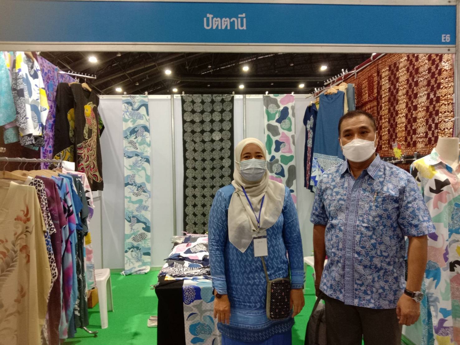 ยิ่งใหญ่ อลังการ! พช.ปัตตานี ร่วมพิธีเปิดงาน “ศิลปาชีพประทีปไทย OTOP ก้าวไกลด้วยพระบารมี” ปี 2565