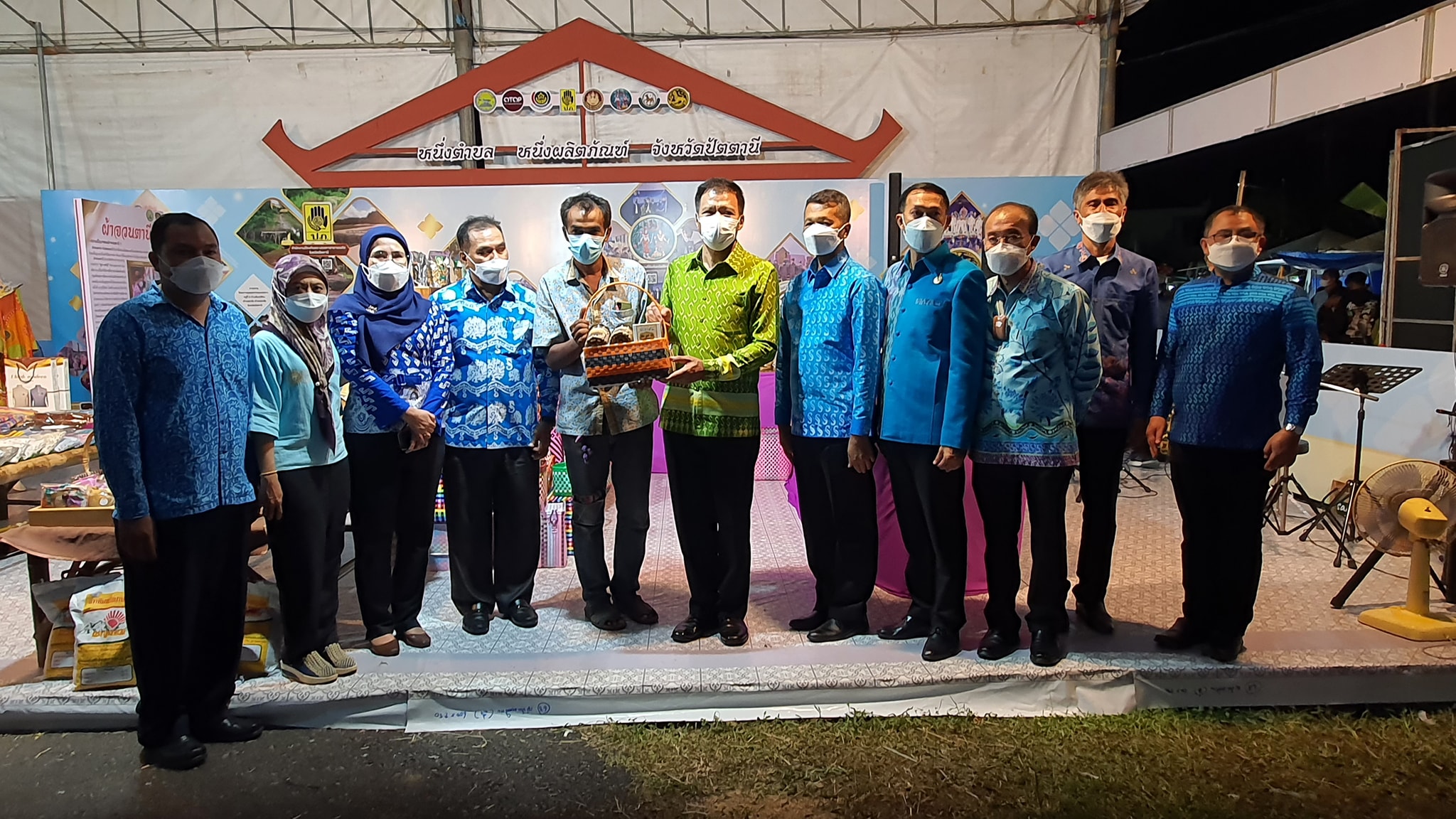 พช.ปัตตานี โชว์ผลงานผ้าไทย งานหัตถกรรมเด่น ผลิตภัณฑ์ชุมชน ใน “งานแสดงสินค้า ศิลปวัฒนธรรมและงานประจำปี ปัตตานีวิถีใหม่” ประจำปี 2565