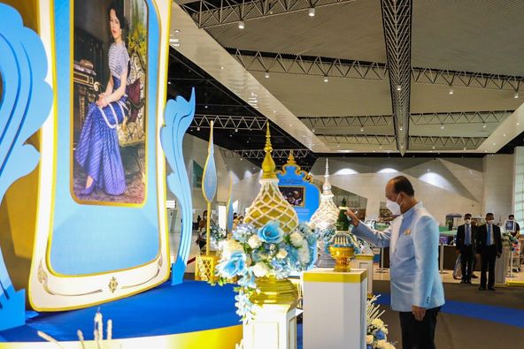 ยิ่งใหญ่ อลังการ! พช.ปัตตานี ร่วมพิธีเปิดงาน “ศิลปาชีพประทีปไทย OTOP ก้าวไกลด้วยพระบารมี” ปี 2565