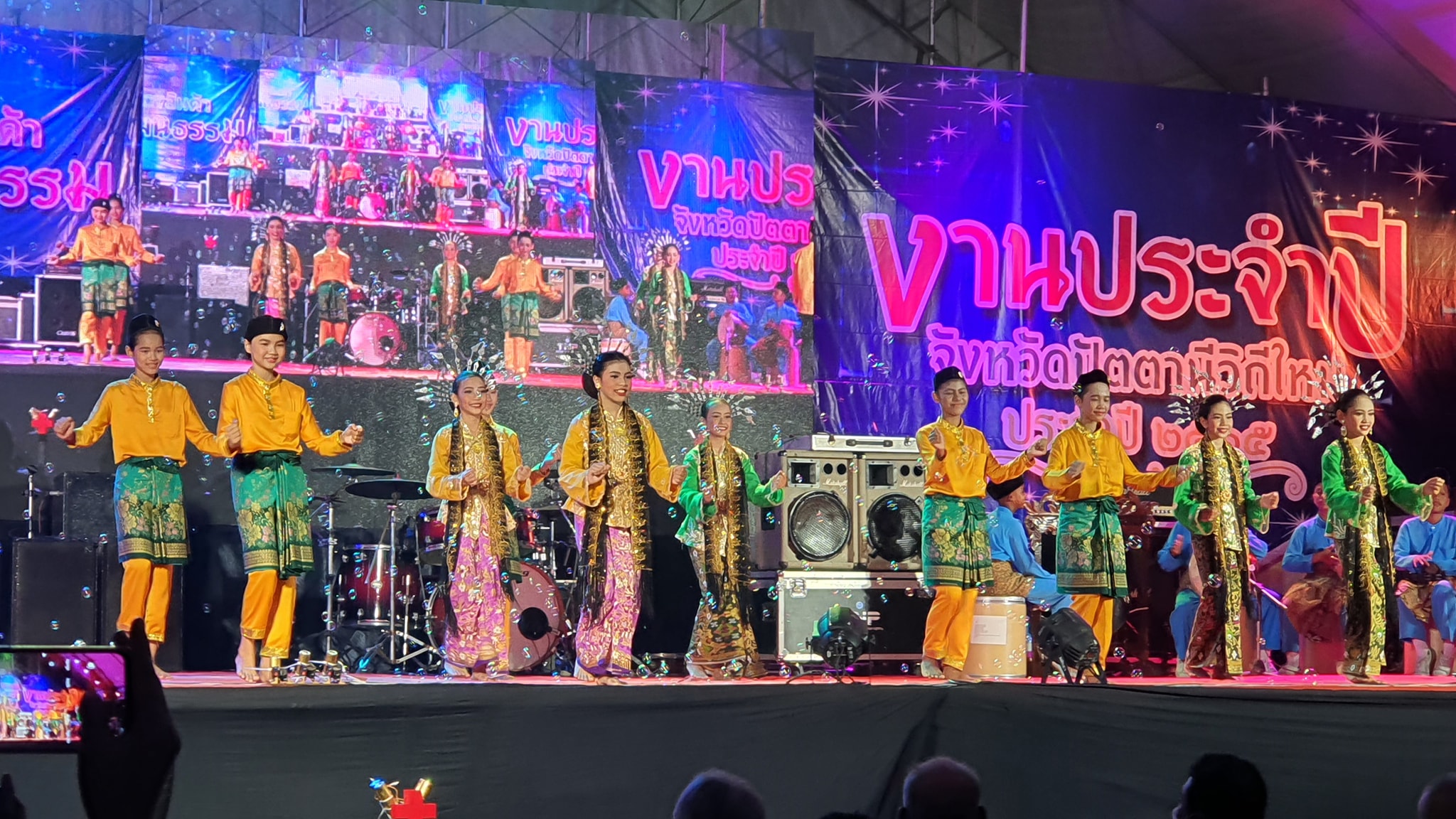 พช.ปัตตานี โชว์ผลงานผ้าไทย งานหัตถกรรมเด่น ผลิตภัณฑ์ชุมชน ใน “งานแสดงสินค้า ศิลปวัฒนธรรมและงานประจำปี ปัตตานีวิถีใหม่” ประจำปี 2565