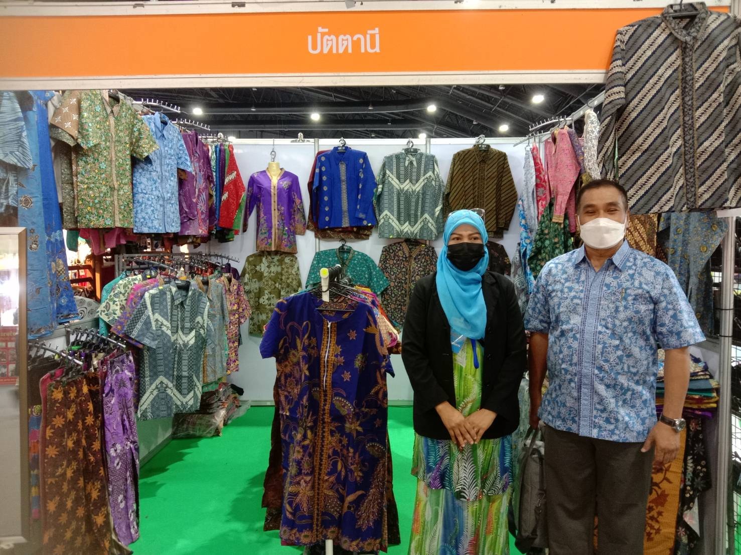 ยิ่งใหญ่ อลังการ! พช.ปัตตานี ร่วมพิธีเปิดงาน “ศิลปาชีพประทีปไทย OTOP ก้าวไกลด้วยพระบารมี” ปี 2565