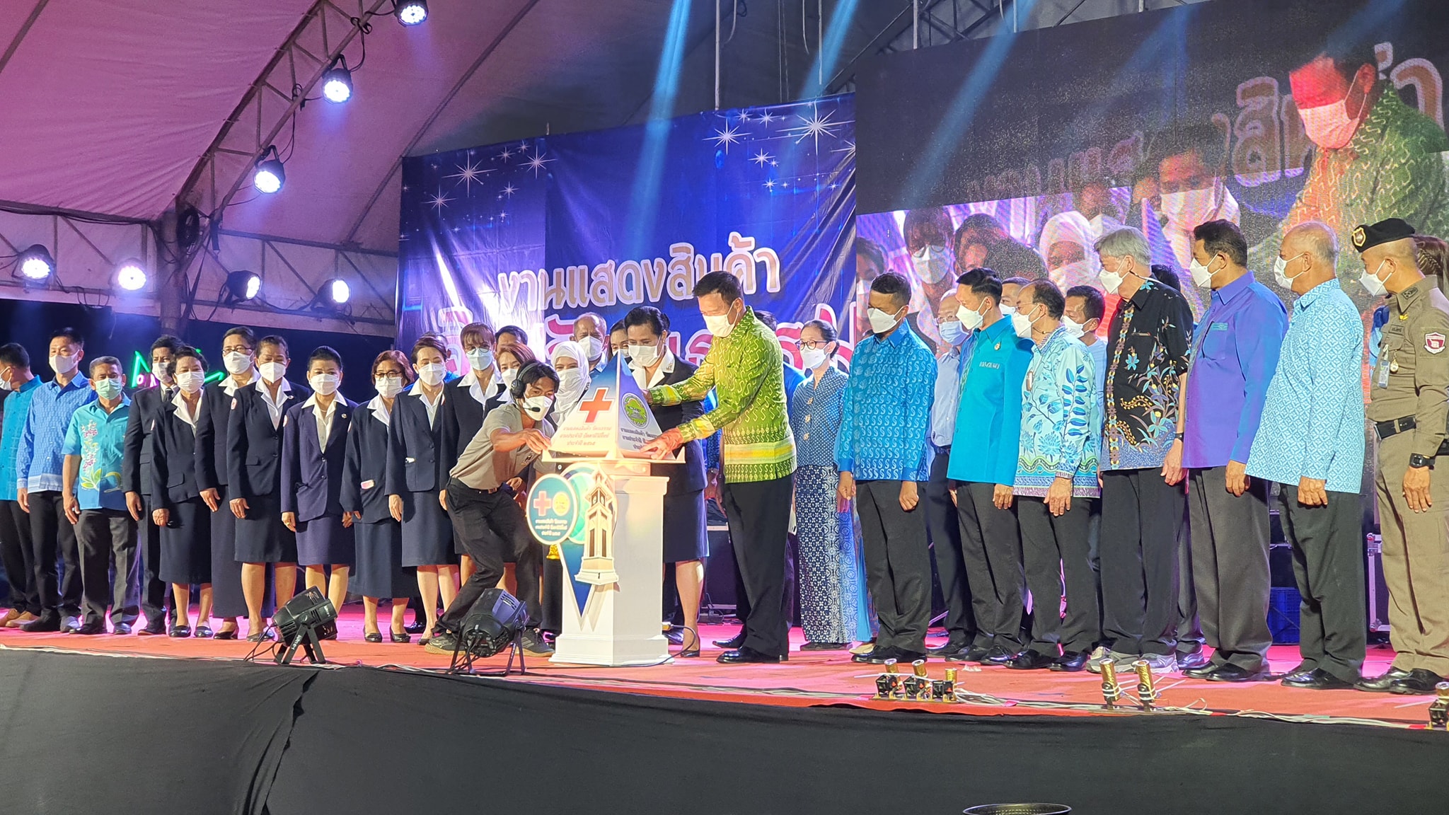 พช.ปัตตานี โชว์ผลงานผ้าไทย งานหัตถกรรมเด่น ผลิตภัณฑ์ชุมชน ใน “งานแสดงสินค้า ศิลปวัฒนธรรมและงานประจำปี ปัตตานีวิถีใหม่” ประจำปี 2565