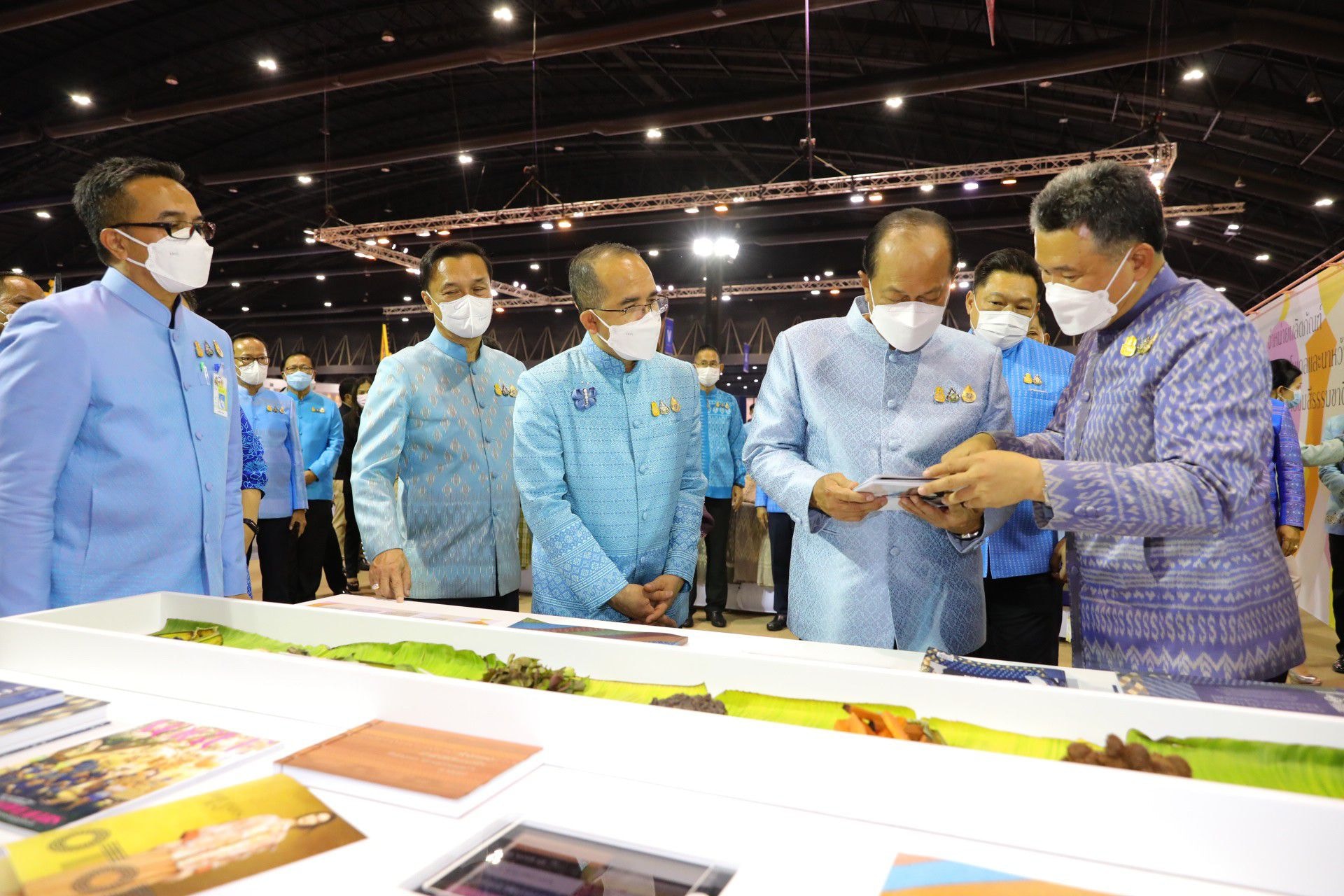 ยิ่งใหญ่ อลังการ! พช.ปัตตานี ร่วมพิธีเปิดงาน “ศิลปาชีพประทีปไทย OTOP ก้าวไกลด้วยพระบารมี” ปี 2565