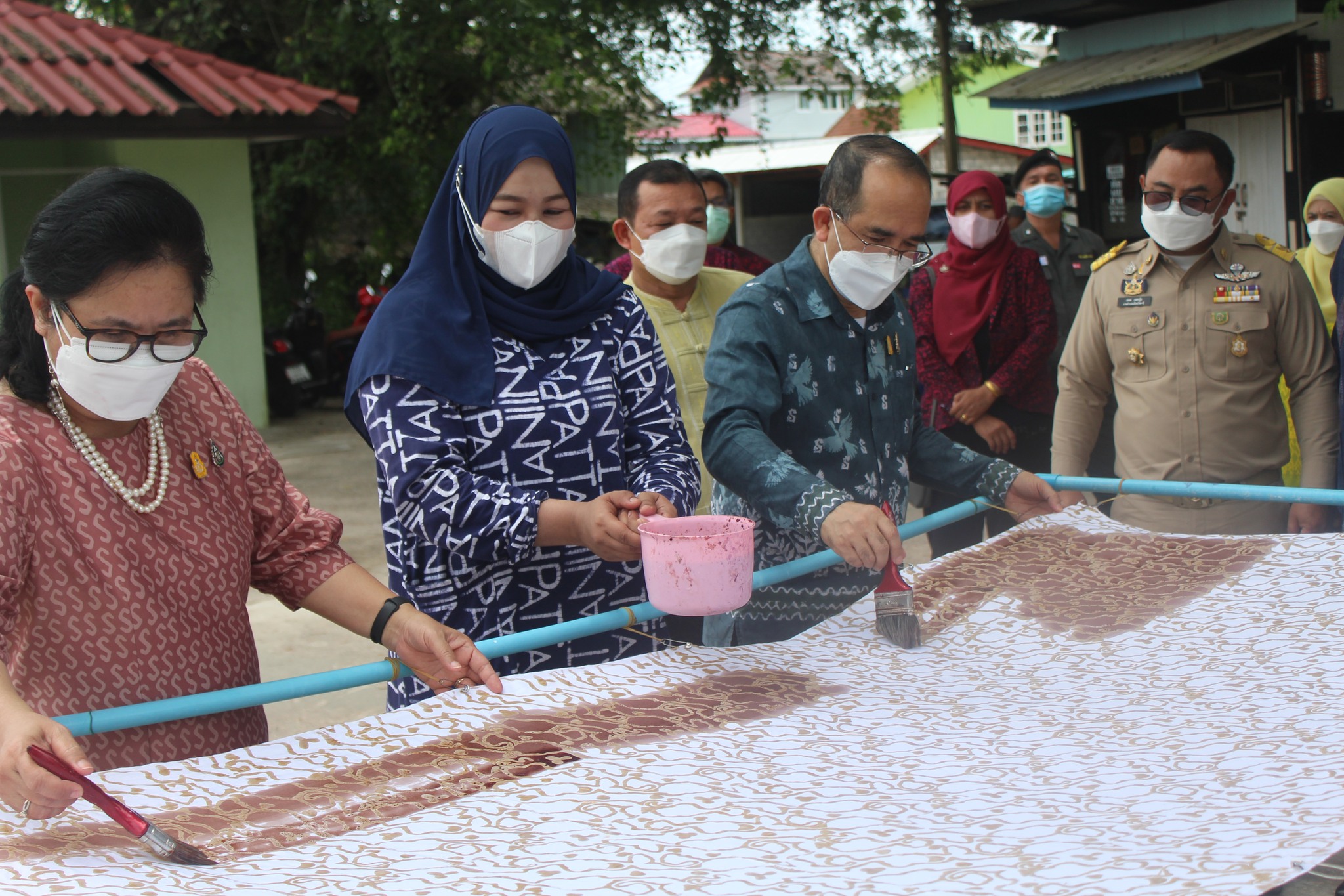 อธิบดีกรมการพัฒนาชุมชนฯ ชื่นชมการขับเคลื่อนภารกิจพัฒนาชุมชนจังหวัดปัตตานี ผสานอัตลักษณ์ 3 วัฒนธรรม สืบสานต่อยอดภูมิปัญญาท้องถิ่น ชูจุดเด่นสร้างมูลค่าจากต้นทุนในชุมชน