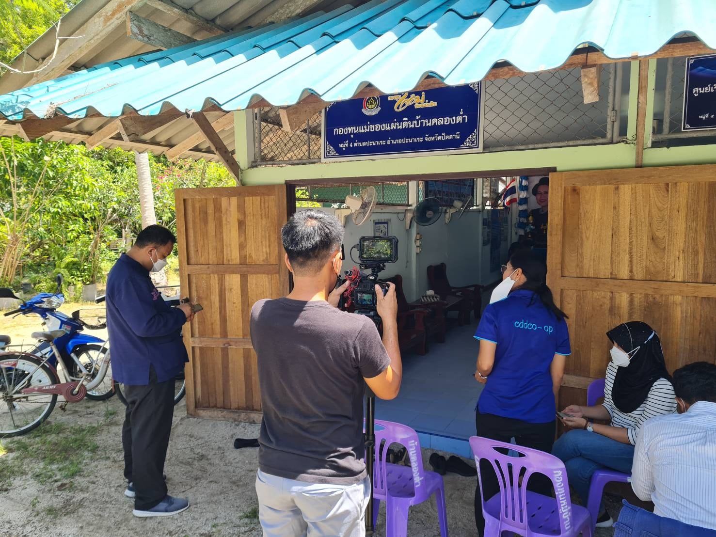 พช.ปัตตานี ลงพื้นที่จัดทำสื่อประชาสัมพันธ์ “หมู่บ้านกองทุนแม่ของแผ่นดินดีเด่น ระดับกรมการพัฒนาชุมชน” ปี 2565