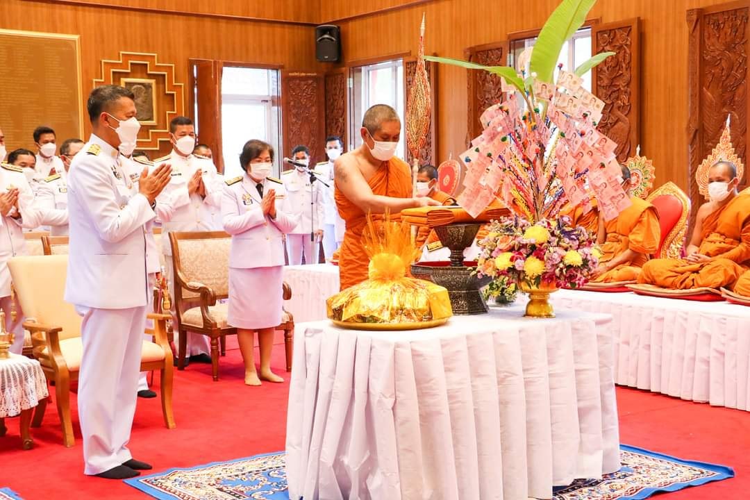 ร่วมพิธีทอดผ้าป่าสมทบทุนโครงการทุนเล่าเรียนหลวง สำหรับพระสงฆ์ไทย ของจังหวัดปัตตานี