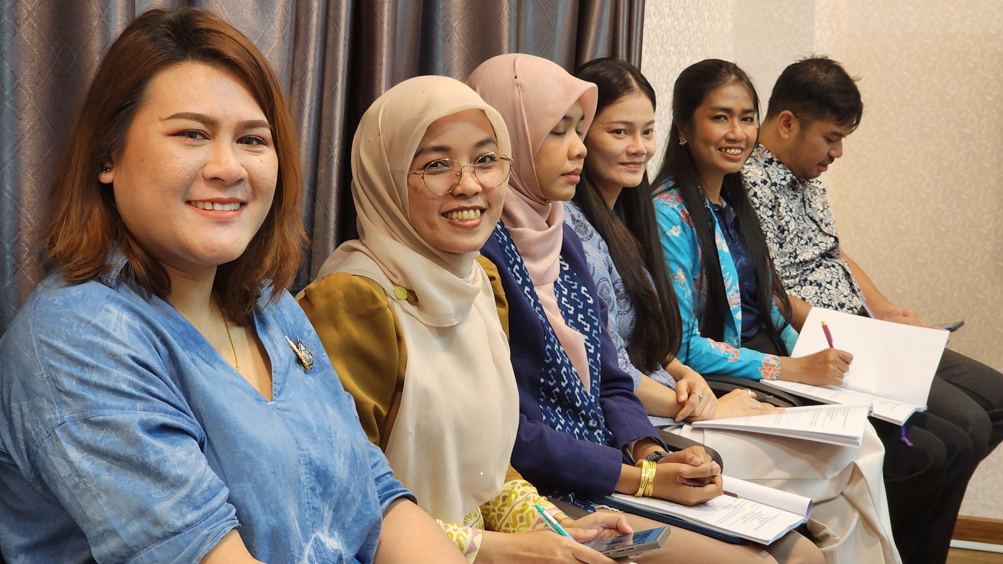 Happy แฮปปี้ทีม พช. ปัตตานี จัดประชุมทีมงานผู้บริหาร 12 อำเภอ เสริมพลังสร้างคุณภาพขับเคลื่อนภารกิจงานพัฒนาชุมชน