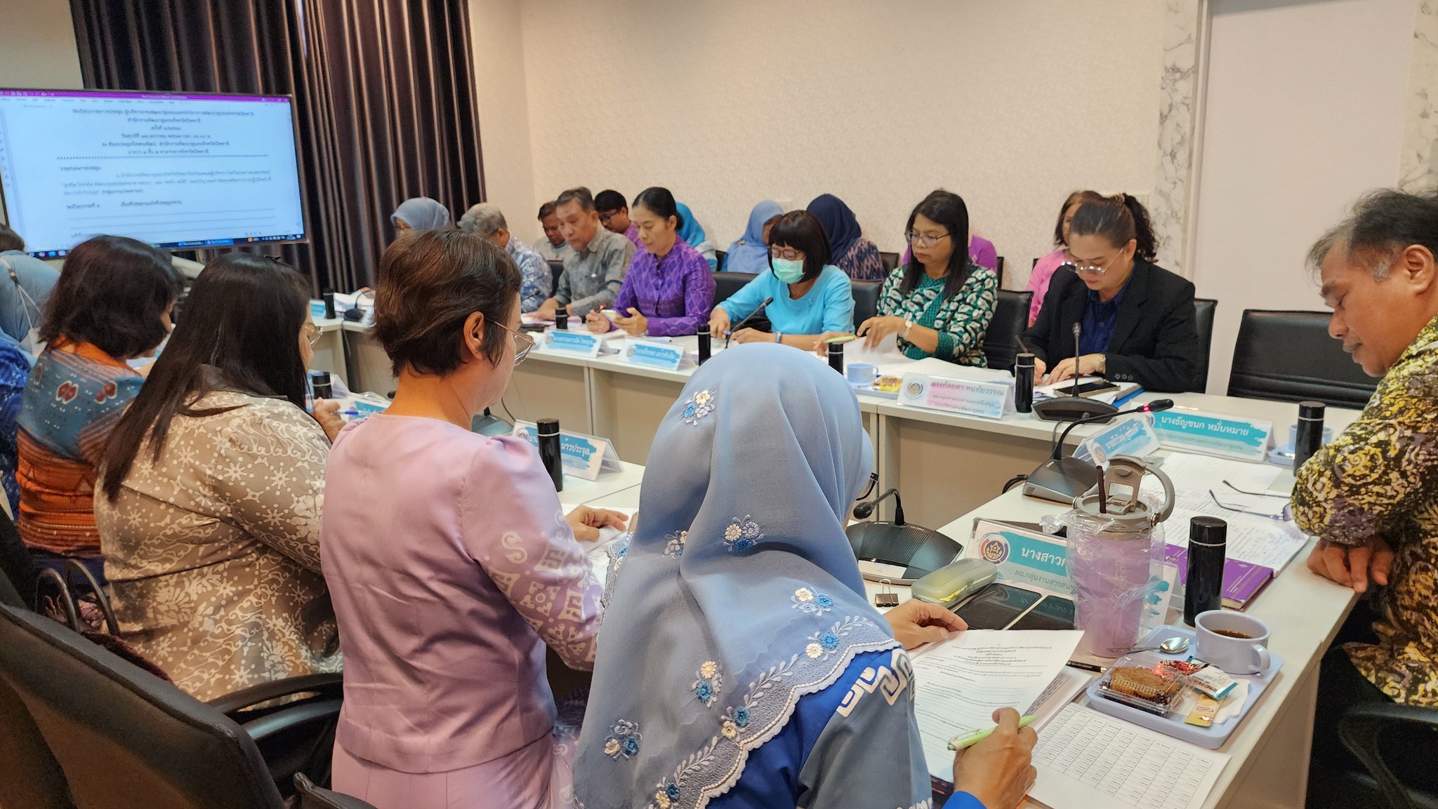 Happy แฮปปี้ทีม พช. ปัตตานี จัดประชุมทีมงานผู้บริหาร 12 อำเภอ เสริมพลังสร้างคุณภาพขับเคลื่อนภารกิจงานพัฒนาชุมชน